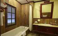 Phòng tắm bên trong 3 Villa Santi Hotel 