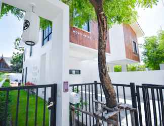 Bên ngoài 2 MONO4838 3BR Villa