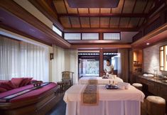 Accommodation Services 6 The Astra Executive Luxury Suites Condo @Chang klan road