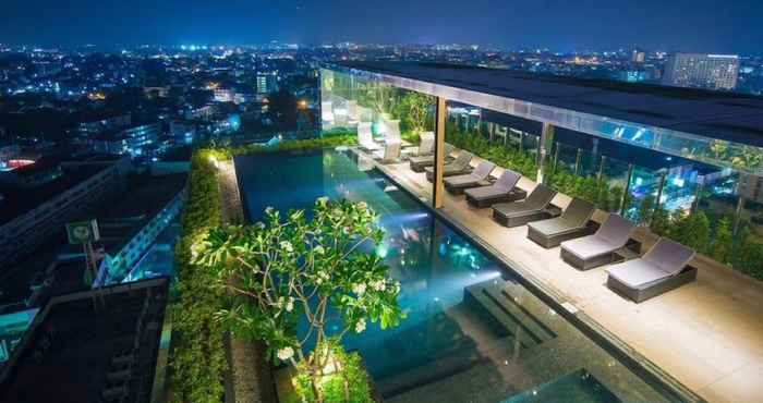 สระว่ายน้ำ The Astra Executive Luxury Suites Condo @Chang klan road