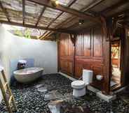 In-room Bathroom 4 Sandana Ubud Villa