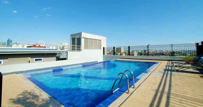 Swimming Pool  Melbourne Residences