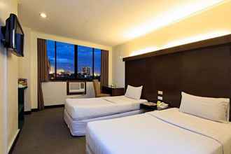 Kamar Tidur 4 White Knight Hotel Cebu