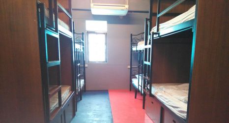 Kamar Tidur 2 Kosum 38 Hostel 