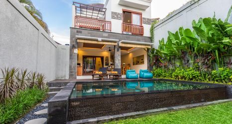 游泳池 2 Villa Hitam Putih 