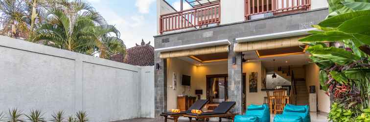 Lobi Villa Hitam Putih 