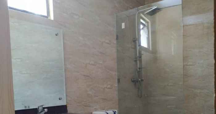 In-room Bathroom Melasti Travel Villa