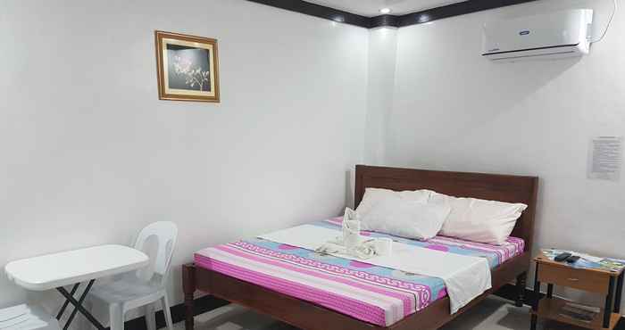 Kamar Tidur JACE'S Travellers Inn