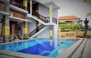 Swimming Pool 5 Pradana Beach Inn 