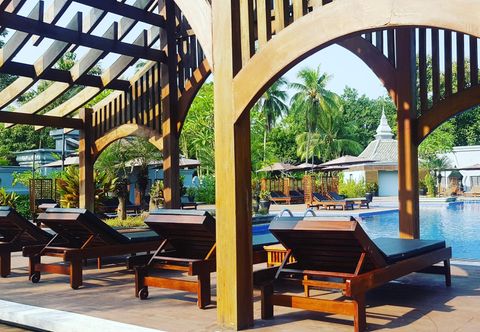 Kolam Renang Le Palais Juliana Hotel