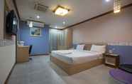 Kamar Tidur 4 Khon Kaen Ruenrom Hotel