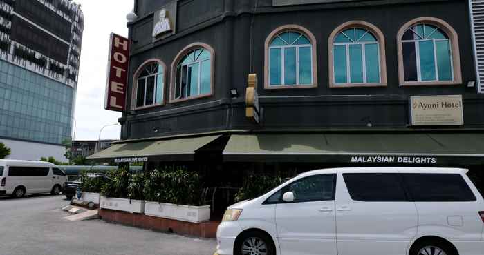 Luar Bangunan Super OYO 707 Ayuni Hotel