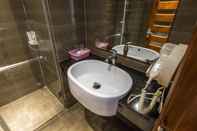 In-room Bathroom Hoang Trung Hotel