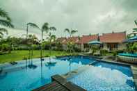 Kolam Renang Dayung Villa by Reccoma