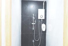 In-room Bathroom 6 Terminal Hostel