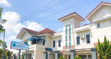 外部的 2 Hotel Permata Majenang