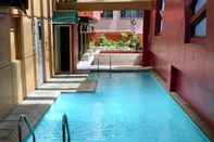 Kolam Renang Serviced Rooms in Condo Hotel