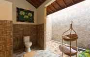 In-room Bathroom 4 The Tegal Ubud Villa