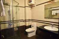 Phòng tắm bên trong Queen Hotel Thai Nguyen