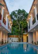 SWIMMING_POOL Norton Homestay 