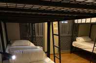 Bedroom Capital O 90443 Aigoh Hotel