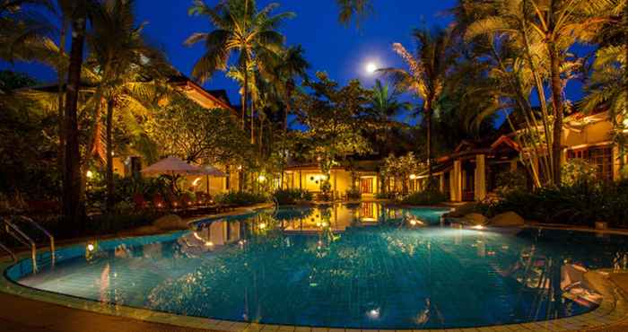 Swimming Pool Settha Palace Hotel