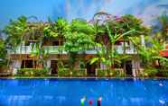 Kolam Renang 2 La Residence Watbo Hotel 