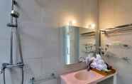 ห้องน้ำภายในห้อง 4 Villa Swan Ubud