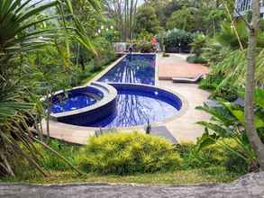 Swimming Pool TechieRoom Ruby at Clove Garden Residence