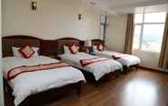Bedroom 4 Duc Trung Hotel