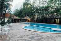 Kolam Renang The Pine Resort