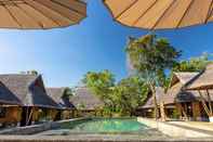 Kolam Renang Three Little Birds Resort