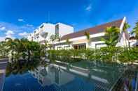Kolam Renang Lynnaya Urban River Resort and Spa