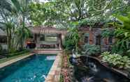 Kolam Renang 2 Kuda Angin Private Pool Villa