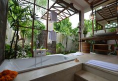 Toilet Kamar 6 Umah Liang Liu 3BR with Pool (ENTIRE VILLA)