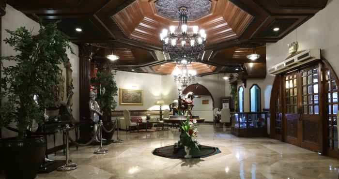 Lobby Camelot Hotel