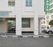 Luar Bangunan 4 OYO 892 Hotel Grand Nadia