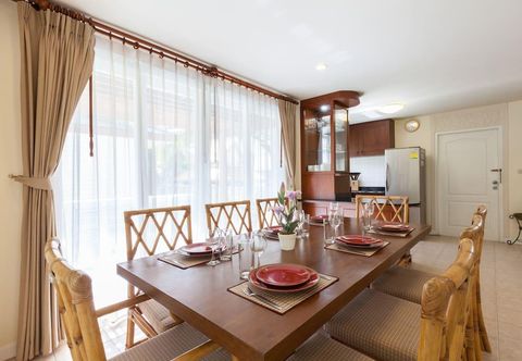 Bedroom Baan Talay Samran 4 Bedrooms Beach Villa with 3 Pools