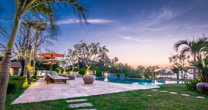 Hồ bơi Samanea Beach Resort & Spa