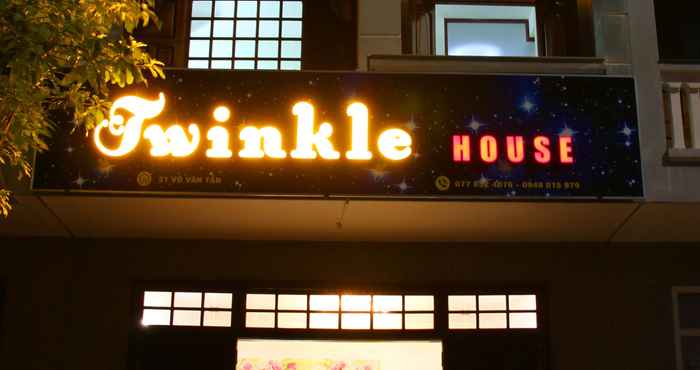 Bên ngoài Twinkle House