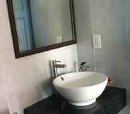 In-room Bathroom 7 Hosana Resort & Spa