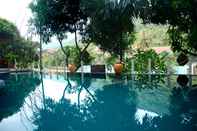 Kolam Renang Tropical Hill Kep