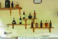 Bar, Kafe, dan Lounge Tropical Hill Kep