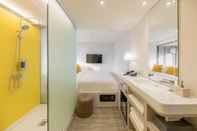 Toilet Kamar Yello Rooms Hotel Victory Monument