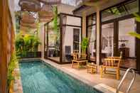 Swimming Pool Heritage Suites