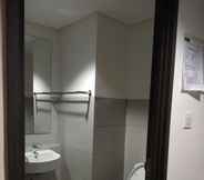 In-room Bathroom 7 Apartemen Bintaro Icon By Tasya