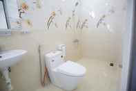 Phòng tắm bên trong Fuji Apartment Danang