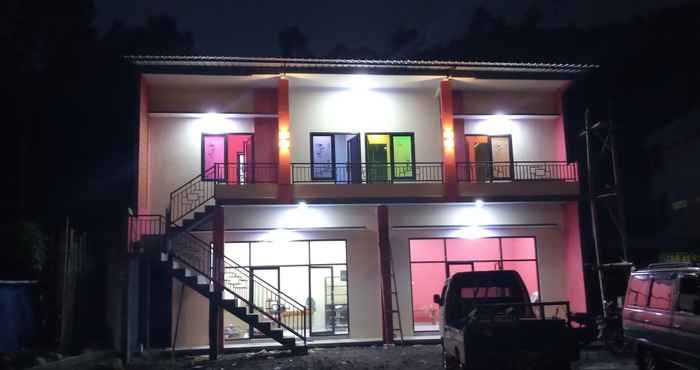 Exterior Penginapan Alesha