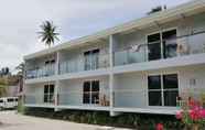 ภายนอกอาคาร 4 Reef Beach Resort