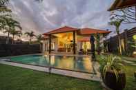 Swimming Pool Villa Oeted